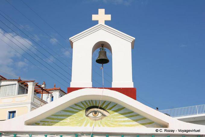 Campanario de la capilla a la vista, Poros - Grecia