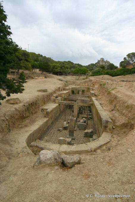 Tanque de 6 x 21 metros al este del pórtico, Heraion arqueología, Vouliagmeni - Grecia