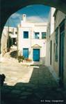 Tinos, el giro de una pasarela cubierta, Grecia.