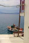 Barco de pesca atracado, Trikeri, Agia Kyriaki, Grecia.