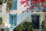 Escalera con buganvillas, Agia Kyriaki, Grecia.