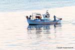 Sifnos, Chryssopigi, barco de pesca, Grecia.