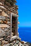 Sifnos, Kastro, ventana al mar, Grecia.