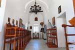 Sifnos, dentro de la iglesia Panagia Chryssopigi, Grecia.