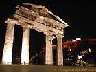 Puerta del Agora, Atenas, Grecia.