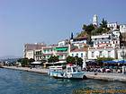 Vista del puerto de Poros, Grecia.