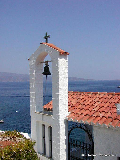 Pequeño campanario en la isla de Hydra - Grecia