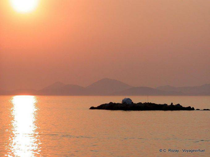 Puesta de sol en el continente, Hydra - Grecia