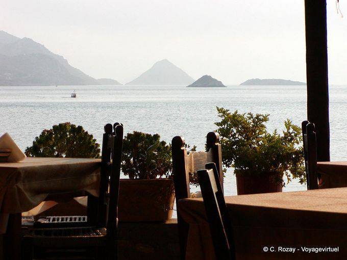 En la neblina de calor, Hydra - Grecia