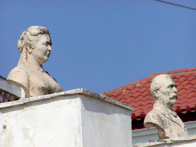 Bustos de figuras de la isla de Spetses - Grecia