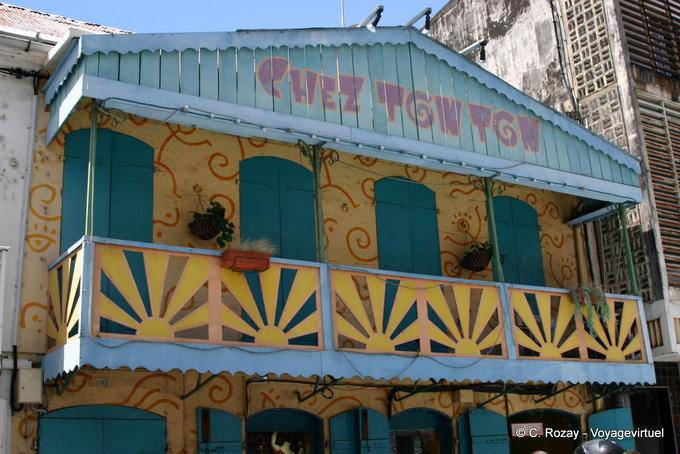 Chez Tonton, fachada y balcón, Basse-Terre - Guadalupe