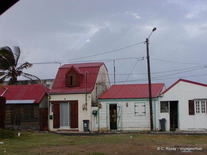 Varios tamaños de casas, Le Moule - Guadalupe