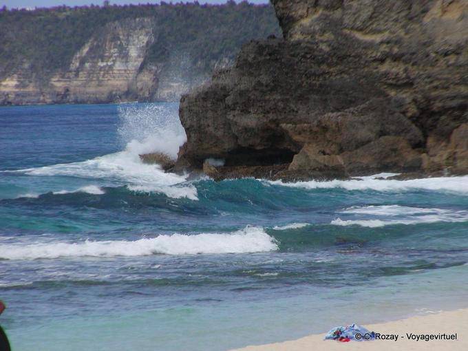 Olas contra las rocas, a la punta de la Grande Vigie - Guadalupe