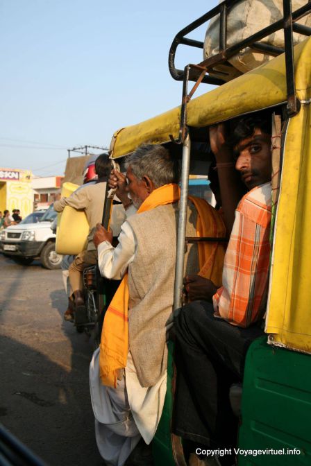 Agra Attente Au Feu Rouge - India