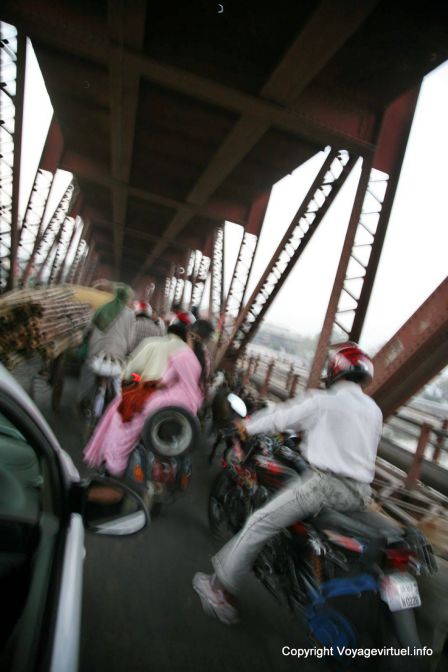 Agra Baby Taj Folie Routiere Sur Le Pont - India