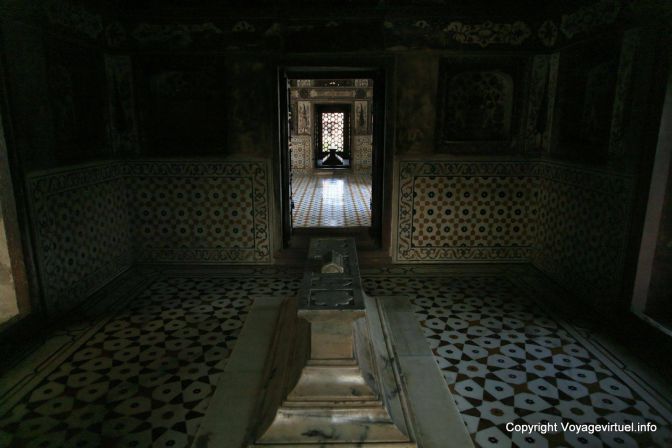 Agra Baby Taj Itmad Ud Daulah Tomb - India