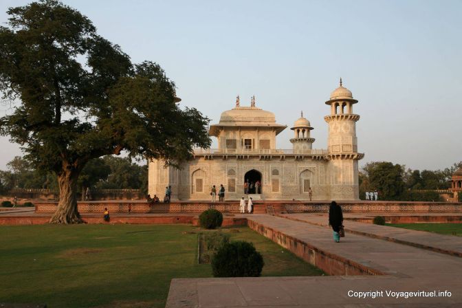 Agra Baby Taj Itmad Ud Daulah Tomb Vue A Arbre - India