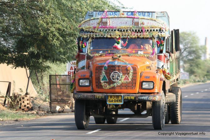 Route Delhi A Singhara Truck Typique - India
