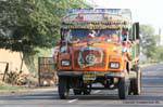 Route delhi a singhara truck typique.