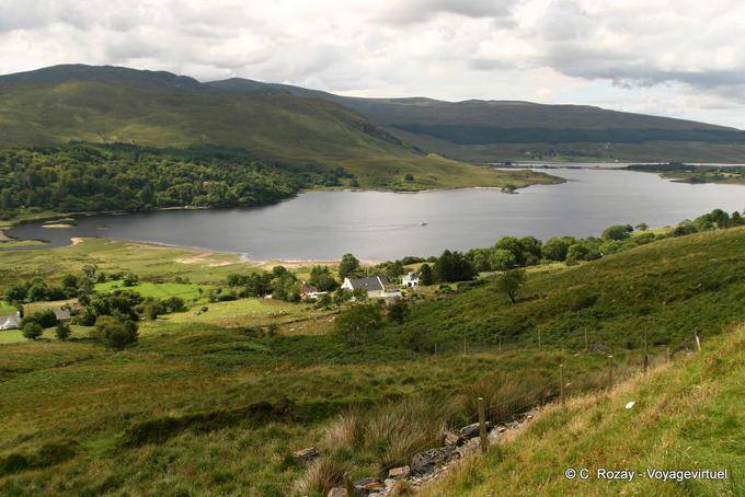 Alta Lough Nacung hacia el Parque Nacional Glenveagh, Donegal - Irlanda