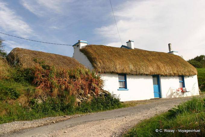 Casa con techo de paja, alrededor de Dunkineely, Donegal - Irlanda