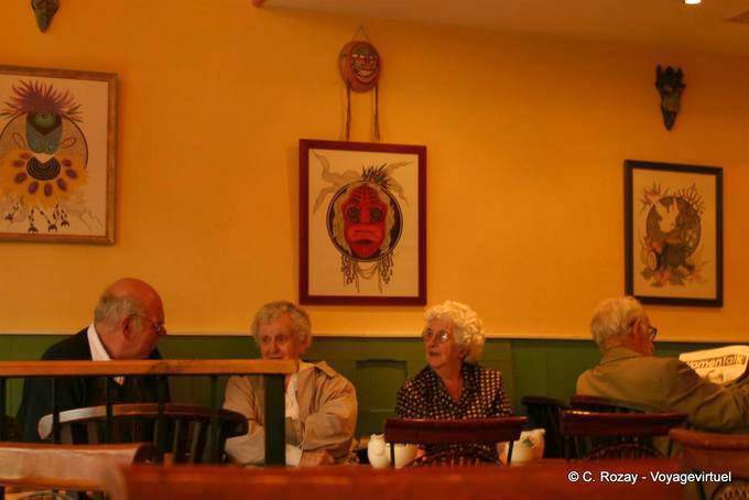 La hora del té en un pub, Mayo Sligo - Irlanda