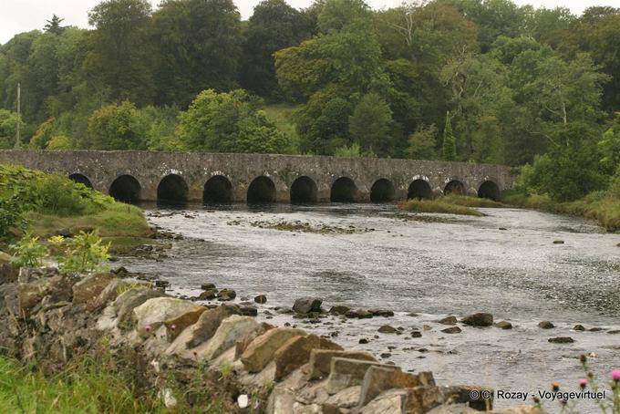 Puente de piedra sobre el río Palmerstown, Killala Mayo - Irlanda
