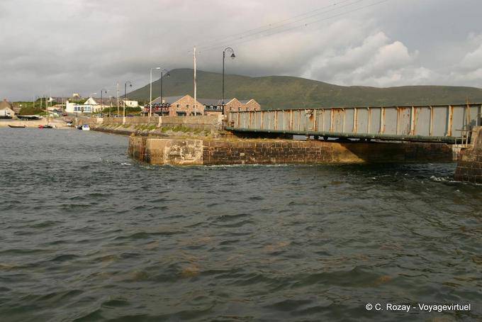 El viejo puente entre R319 y Achill Achill Sound - Irlanda