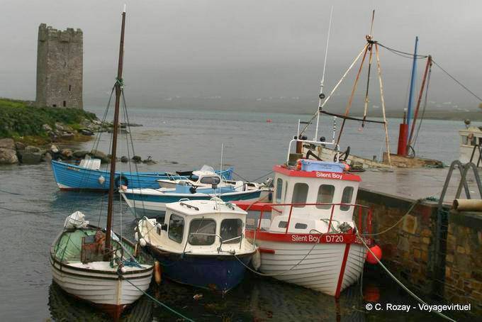 Pequeño acceso al Castillo Kildavnet, Achill Island - Irlanda