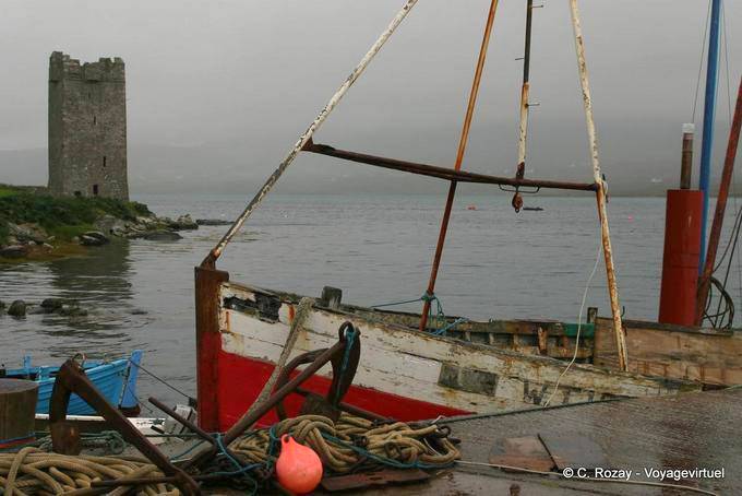 Barco antes de la Torre del Granuaile, Kildavnet, Achill Island - Irlanda