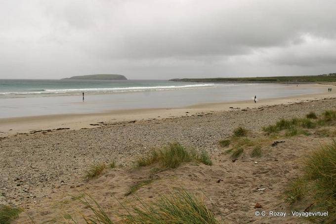 Valiente en la playa de Keel, Isla de Achill - Irlanda