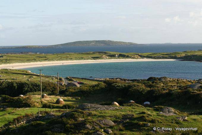 Una de las playas de la bahía del perro, Roundstone, Connemara Galway - Irlanda