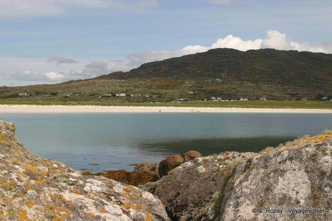 Playa a los pies del Monte Errisbeg, Connemara - Irlanda