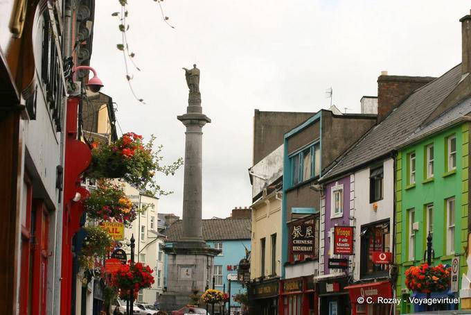 Estatua entre Abbey Street y O'Connell Street, Ennis - Irlanda