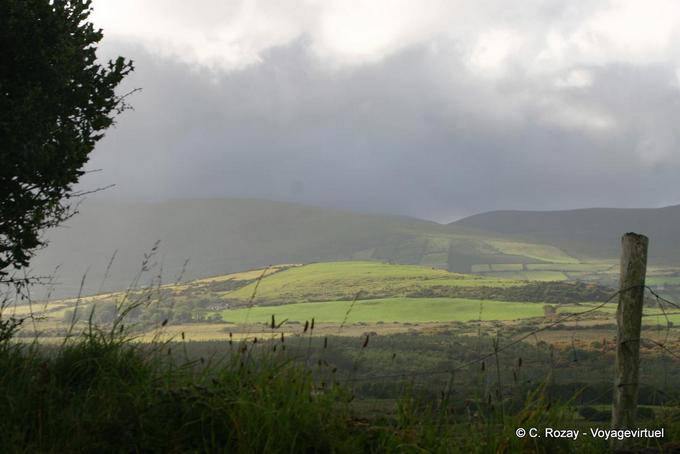 Paisaje de la escalada Ballyhoneen hacia Conor Pass, Dingle - Irlanda