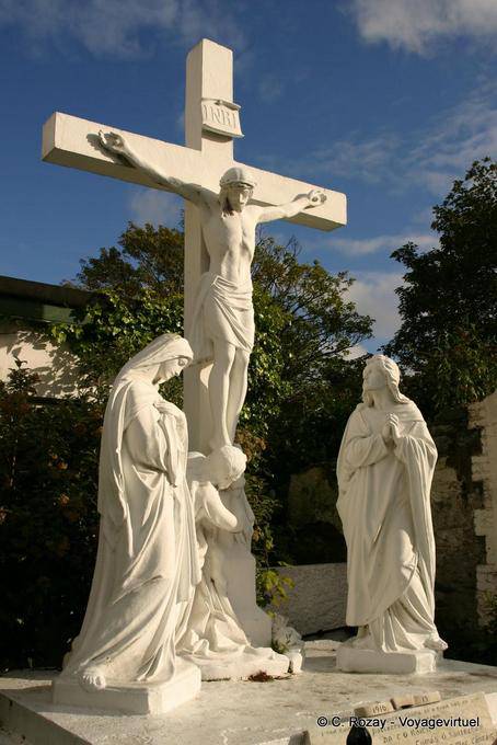 Calvario pintado de blanco, Dingle - Irlanda