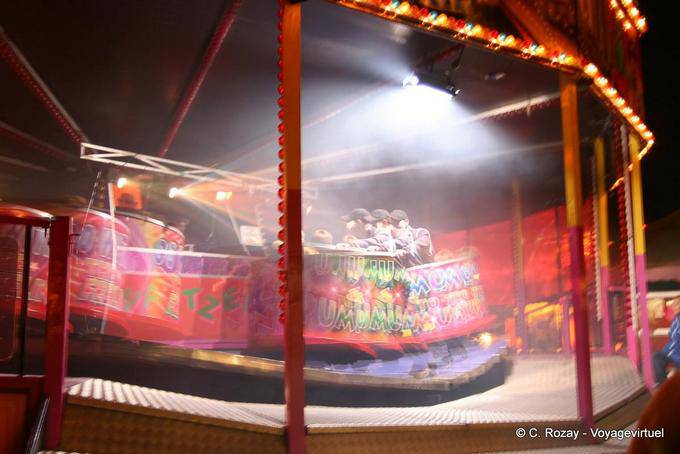 Oruga en la acción, parque de atracciones, Dingle - Irlanda