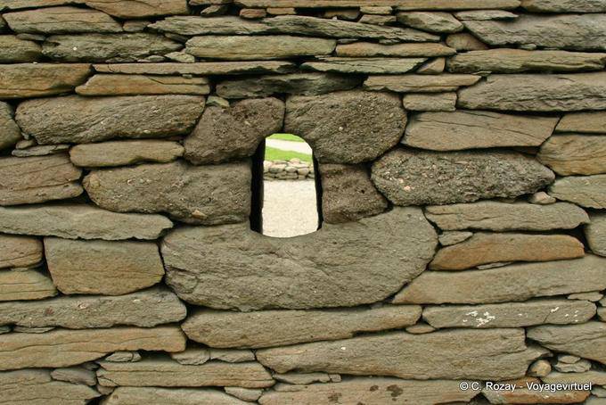 Detalle de fenestron, Gallarus Oratorio, Dingle - Irlanda