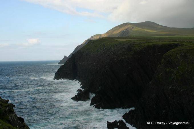 El océano salvaje en la costa de Cuas años Bhodaigh, Dingle - Irlanda