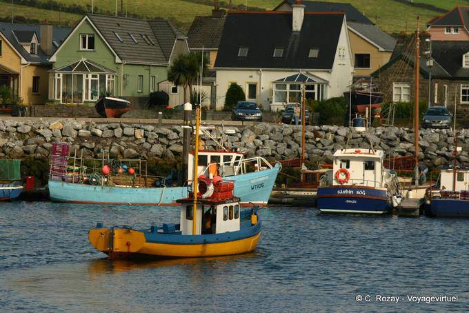 Barcos en el puerto de Dingle - Irlanda