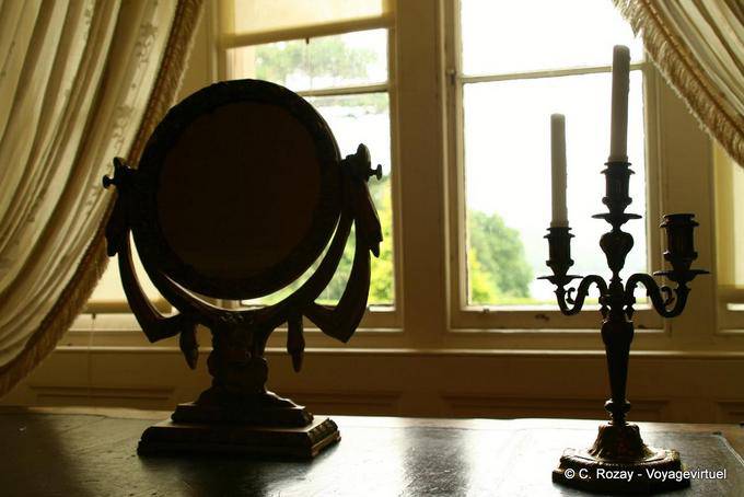 Espejo y vela en la ventana, Muckross House, Killaney - Irlanda
