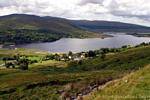 Alta Lough Nacung hacia el Parque Nacional Glenveagh, Donegal, Irlanda.
