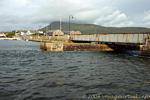 El viejo puente entre R319 y Achill Achill Sound, Irlanda.