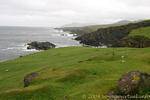 Paisaje entre la bahía del ovillo con Blacksod Bay, Isla de Achill, Irlanda.