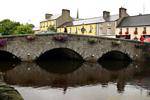 Antiguo puente sobre el río Carrowbeg, Westport, Irlanda.