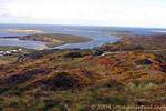 Panorama de Ardmore de Fahy y Rodaballo Island, Clifden Connemara Sky Road, Irlanda.