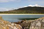 Playa a los pies del Monte Errisbeg, Connemara, Irlanda.