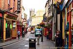 Caminar en Abbey Street, (Inis), Ennis, Irlanda.