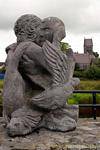 Escultura en el río Fergus, Ennis, Irlanda.