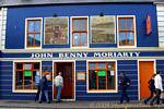 Pintado de fachadas, John Benny Moriarty, Dingle, Irlanda.